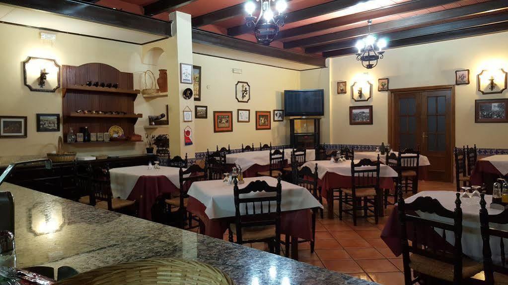 Hostal Restaurante El Lirio Bollullos Par del Condado Exterior foto